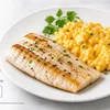 FILET DE MERLUZA C HUEVOS REVUELTOS